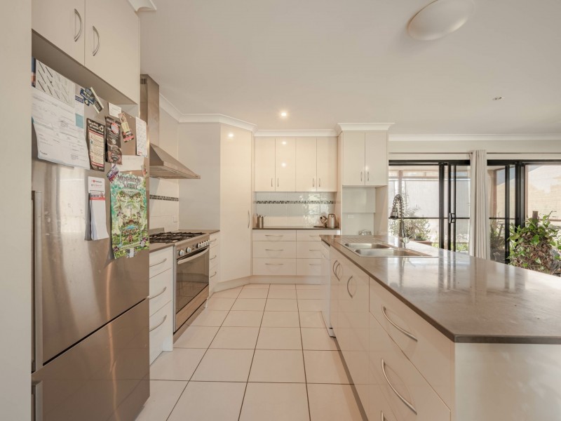 10 Bay Drive, Russell Island QLD 4184