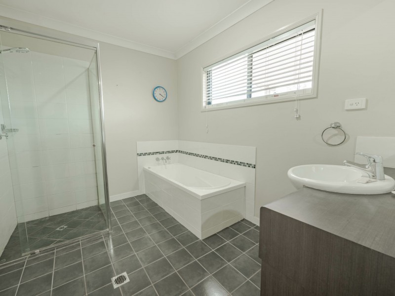 10 Bay Drive, Russell Island QLD 4184
