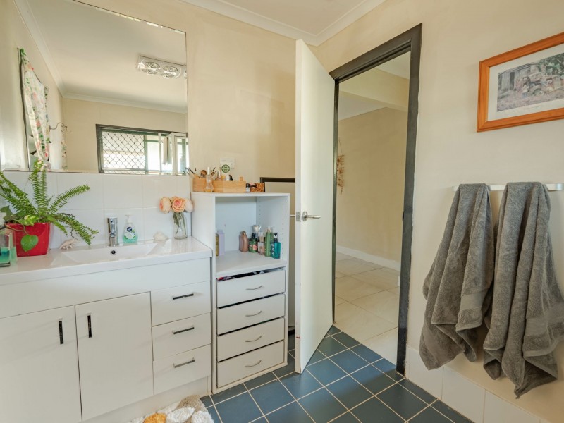 19 BOEING RIDGE, Russell Island QLD 4184