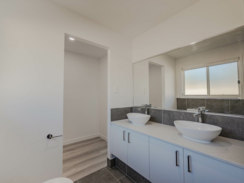 15 Baguette, Russell Island QLD 4184