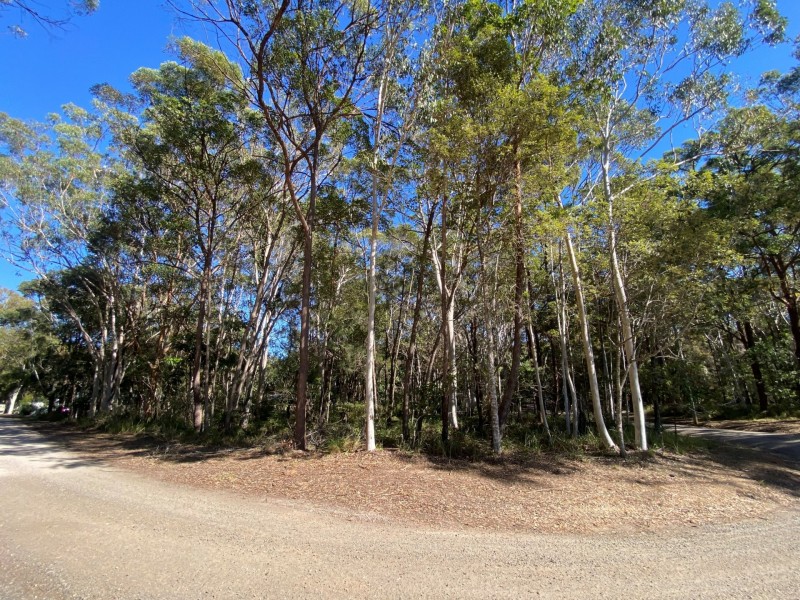 4 WOODLANDS, Russell Island QLD 4184