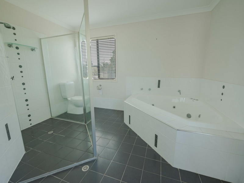 10 Carnation Court, Russell Island QLD 4184