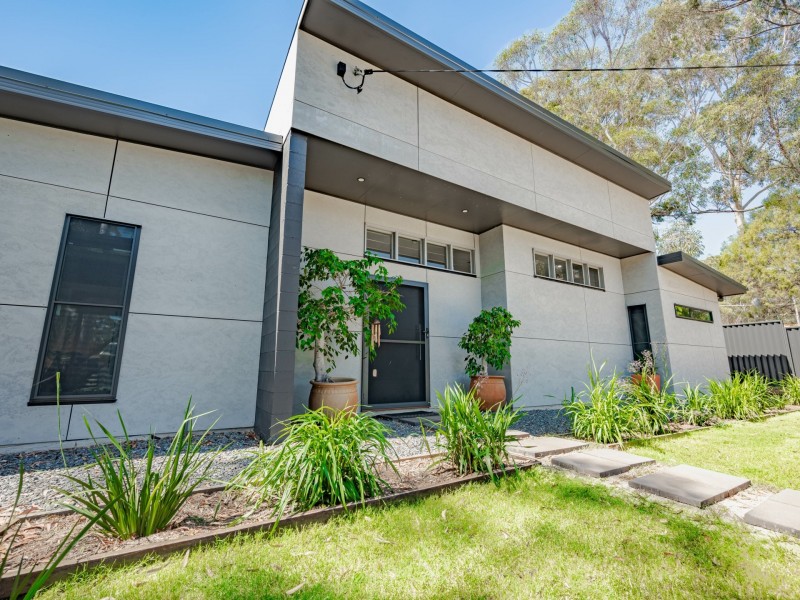 38 Guthrie St, Russell Island QLD 4184