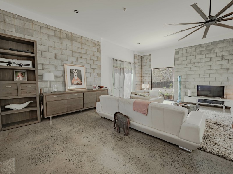 38 Guthrie St, Russell Island QLD 4184