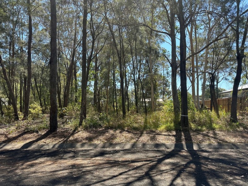 27 Rossi Ave, Russell Island QLD 4184