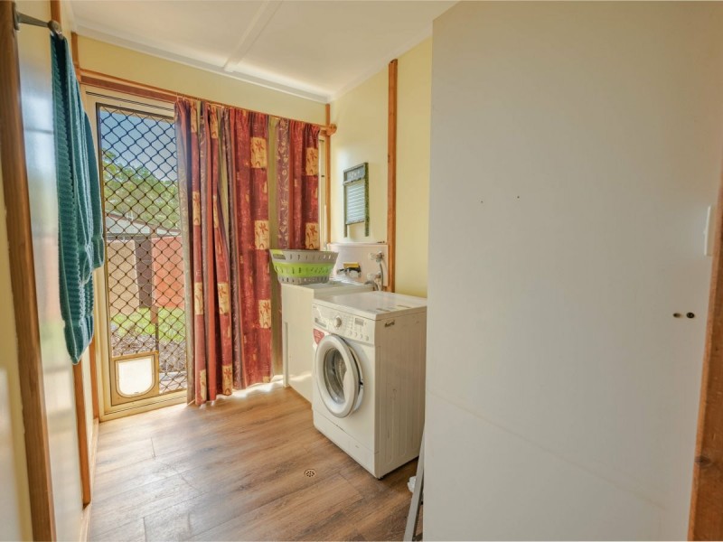 37 Hume St, Russell Island QLD 4184