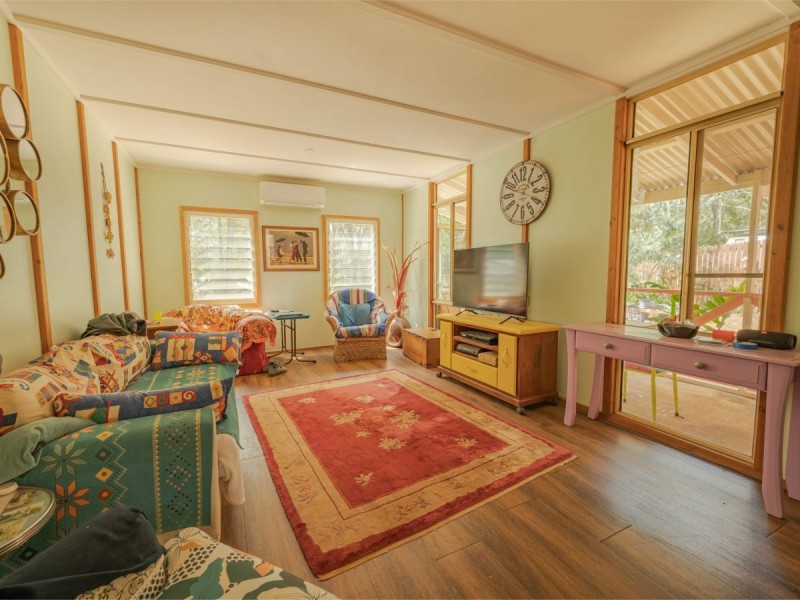 37 Hume St, Russell Island QLD 4184