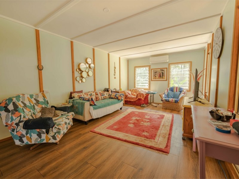 37 Hume St, Russell Island QLD 4184