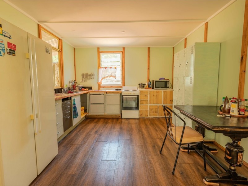 37 Hume St, Russell Island QLD 4184