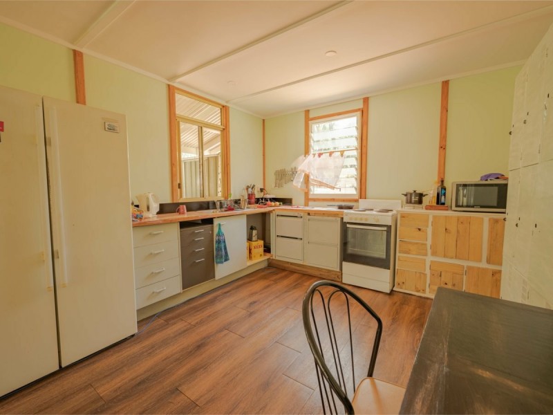 37 Hume St, Russell Island QLD 4184