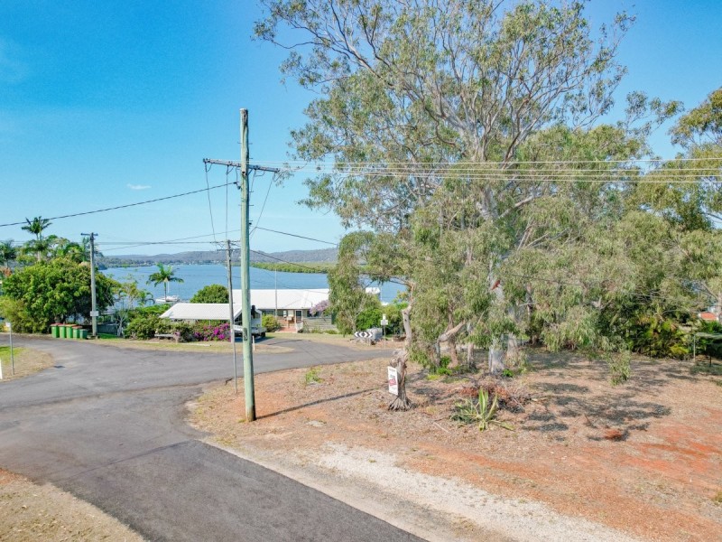 4 Aquamarine Pde, Russell Island QLD 4184