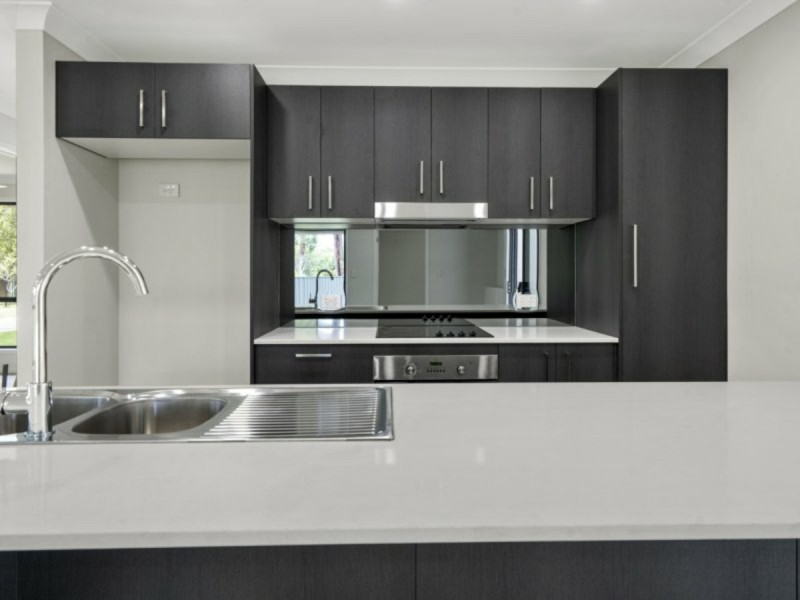 32 Rossi Avenue, Russell Island QLD 4184