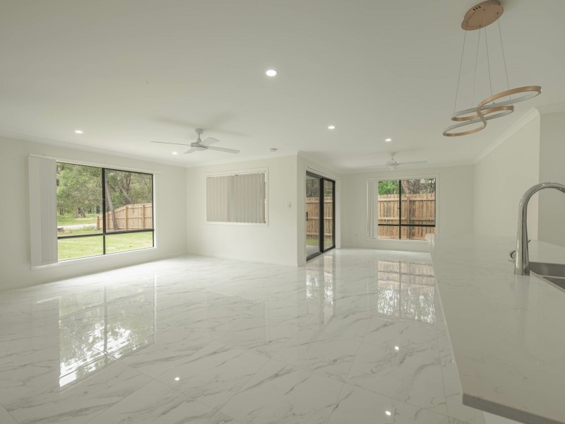 8 Nautilus Pde, Russell Island QLD 4184