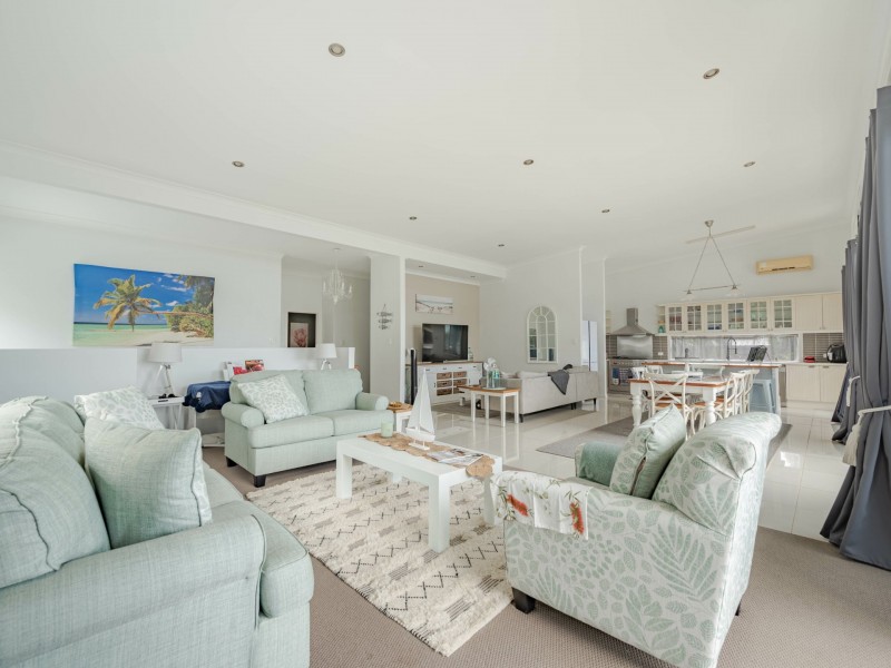 4 Hogan Court, Russell Island QLD 4184