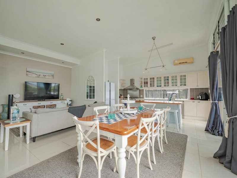 4 Hogan Court, Russell Island QLD 4184