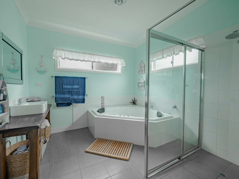 4 Hogan Court, Russell Island QLD 4184