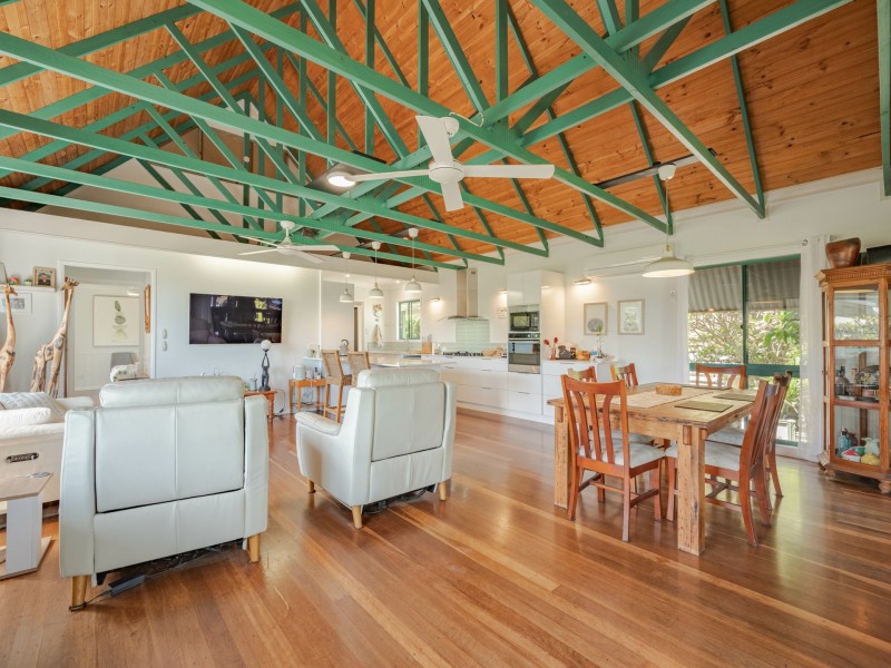 114 Channel Street, Russell Island QLD 4184