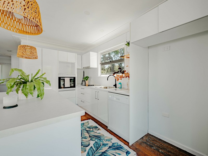 8 Bay Drive, Russell Island QLD 4184