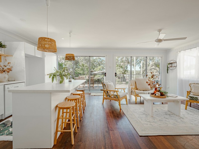 8 Bay Drive, Russell Island QLD 4184