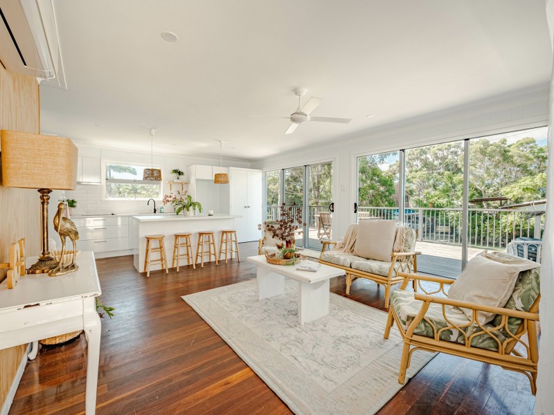 8 Bay Drive, Russell Island QLD 4184