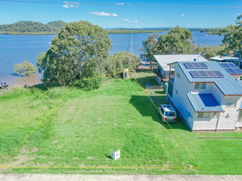 132 Canaipa Point Dve, Russell Island QLD 4184