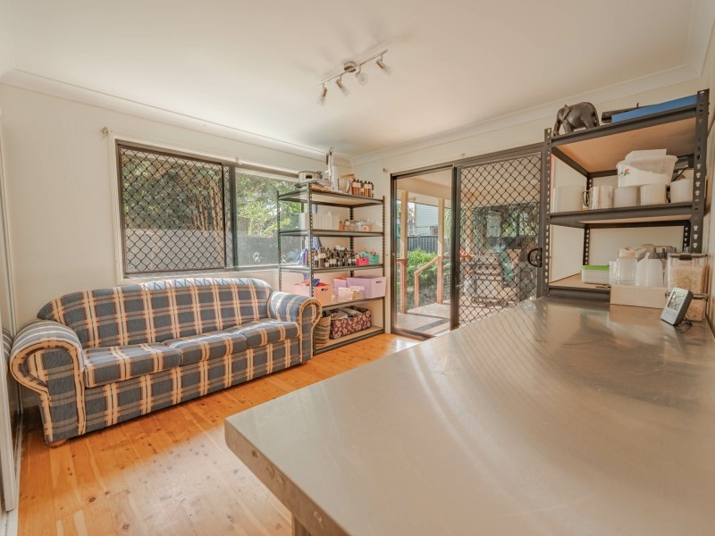 15 Borrows Street, Russell Island QLD 4184