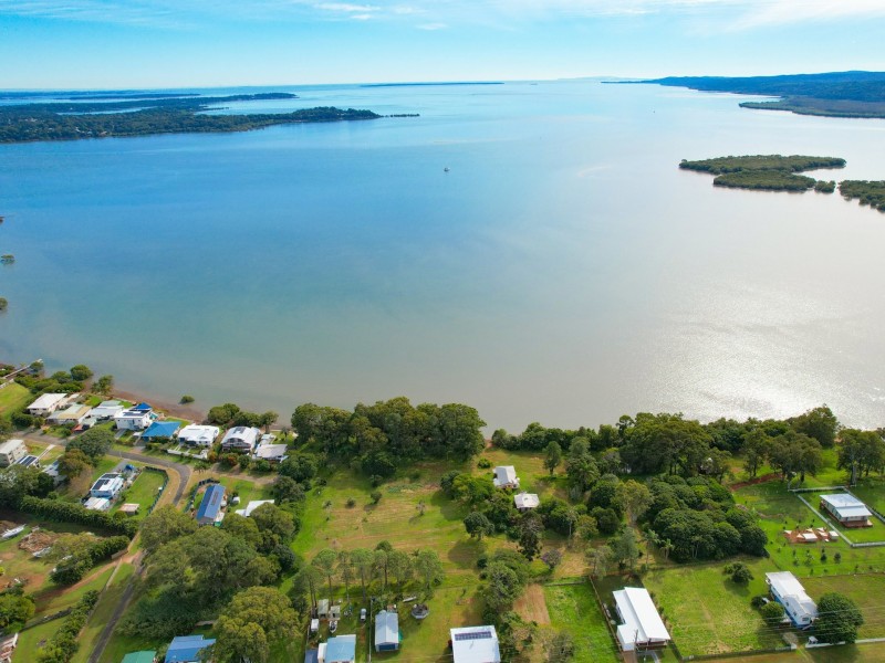 1 Canaipa Point Dve, Russell Island QLD 4184