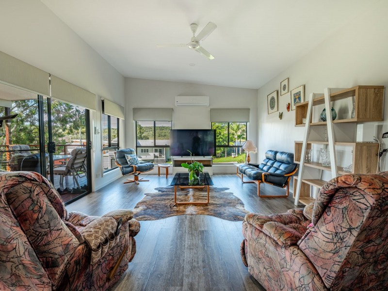 54 Wahine Drive, Russell Island QLD 4184