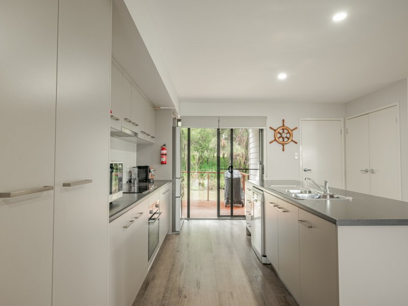 54 Wahine Drive, Russell Island QLD 4184