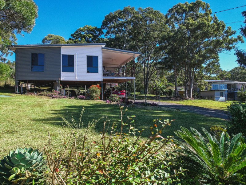 54 Wahine Drive, Russell Island QLD 4184