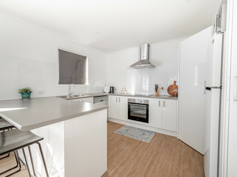 27 Shore Street, Russell Island QLD 4184