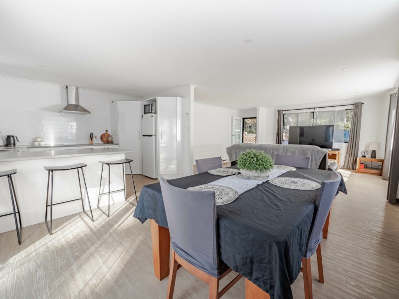 27 Shore Street, Russell Island QLD 4184