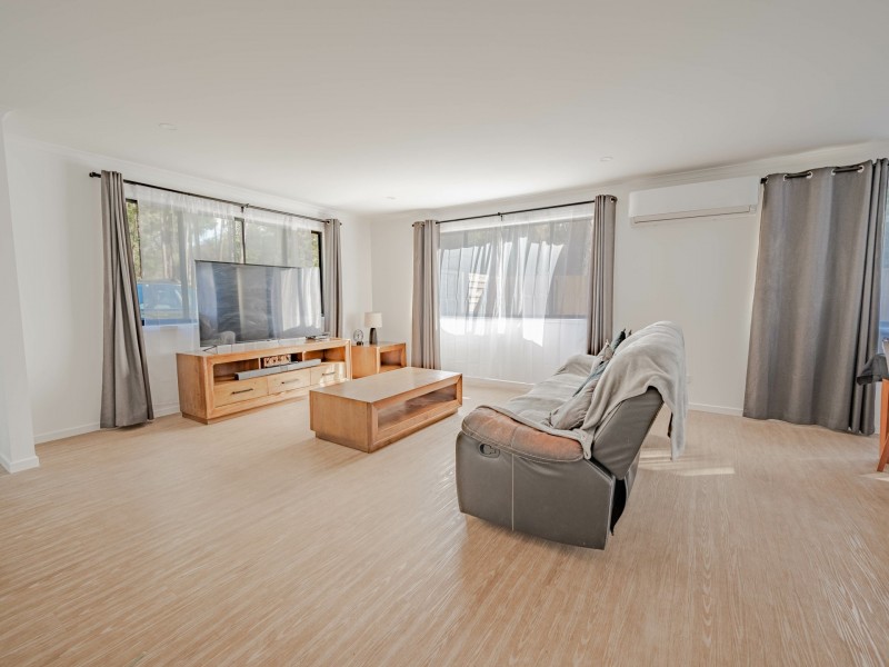 27 Shore Street, Russell Island QLD 4184