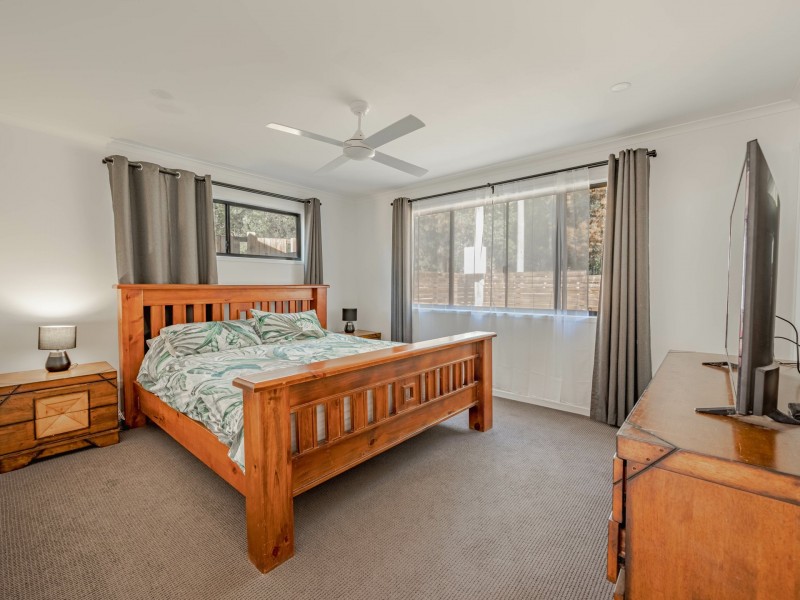 27 Shore Street, Russell Island QLD 4184