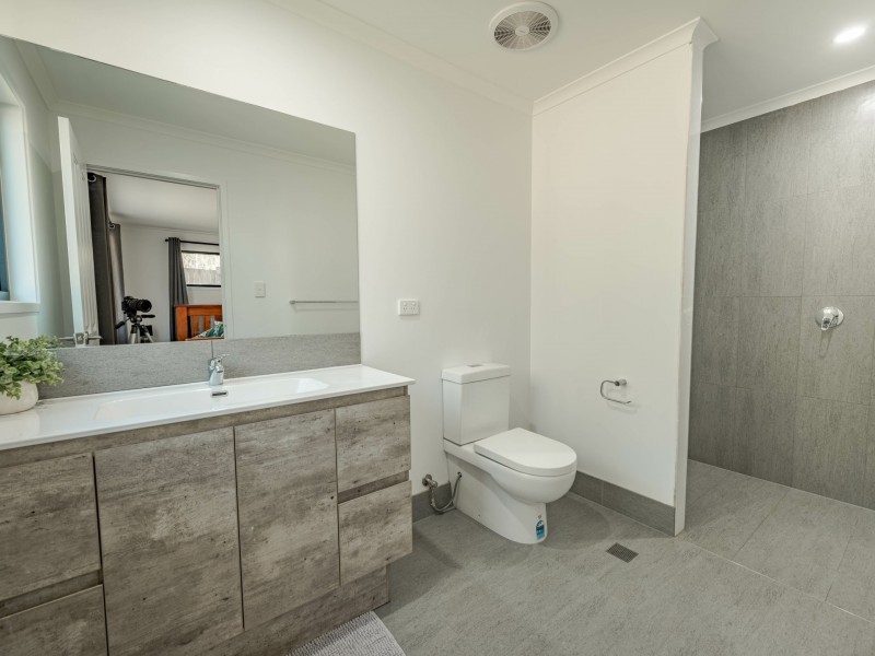 27 Shore Street, Russell Island QLD 4184