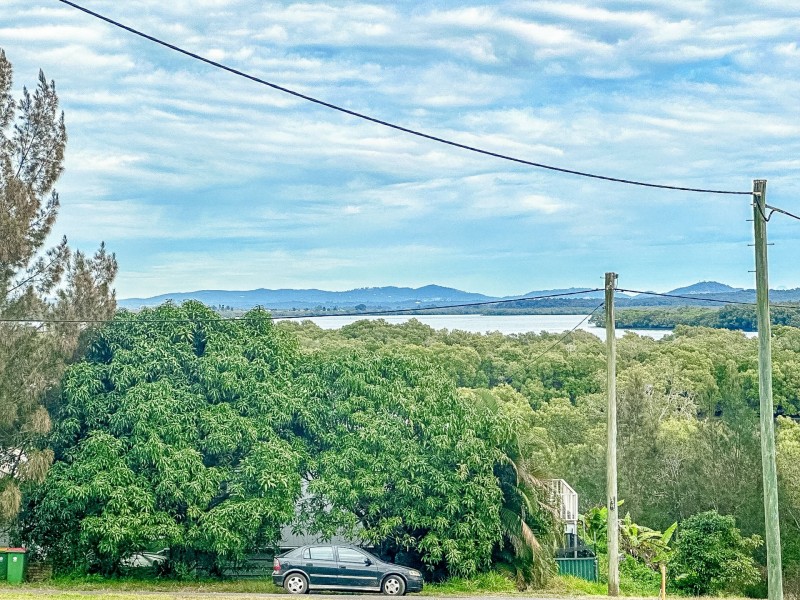 19 Ranora Ave, Russell Island QLD 4184