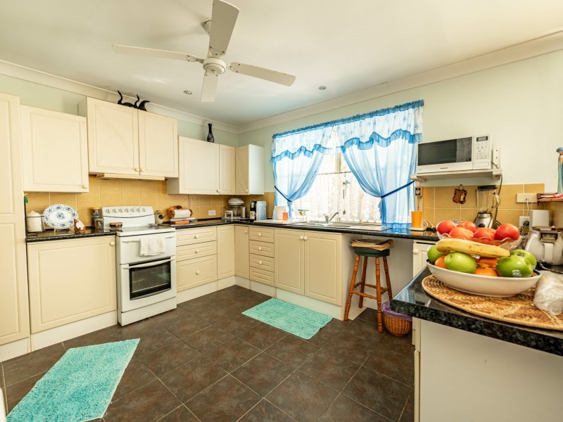 84 Minjerriba Road, Russell Island QLD 4184