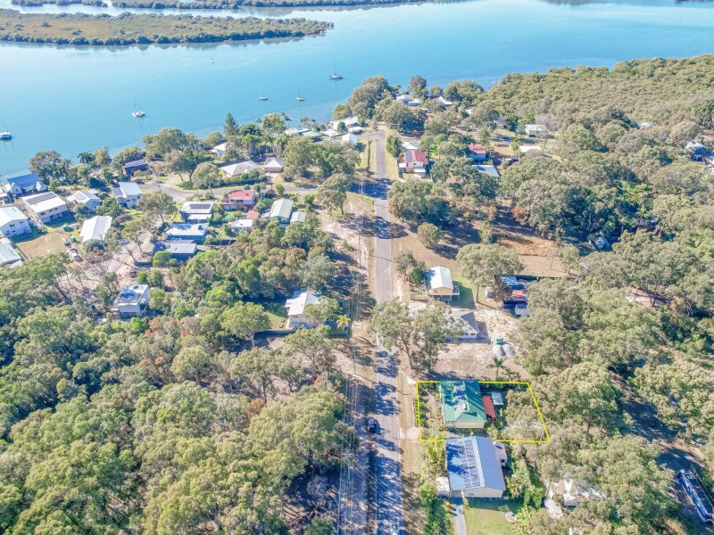 84 Minjerriba Road, Russell Island QLD 4184