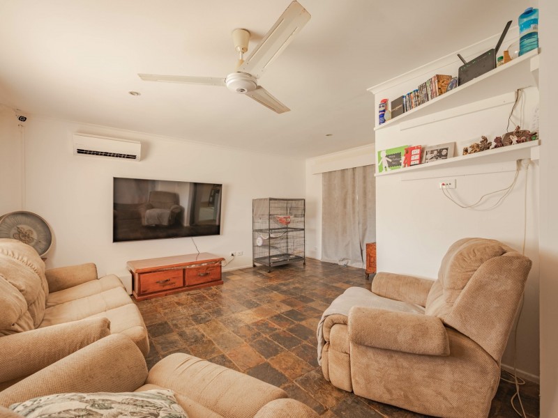 8 Pia Street, Russell Island QLD 4184