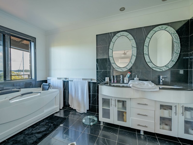 136 Canaipa Point Dve, Russell Island QLD 4184