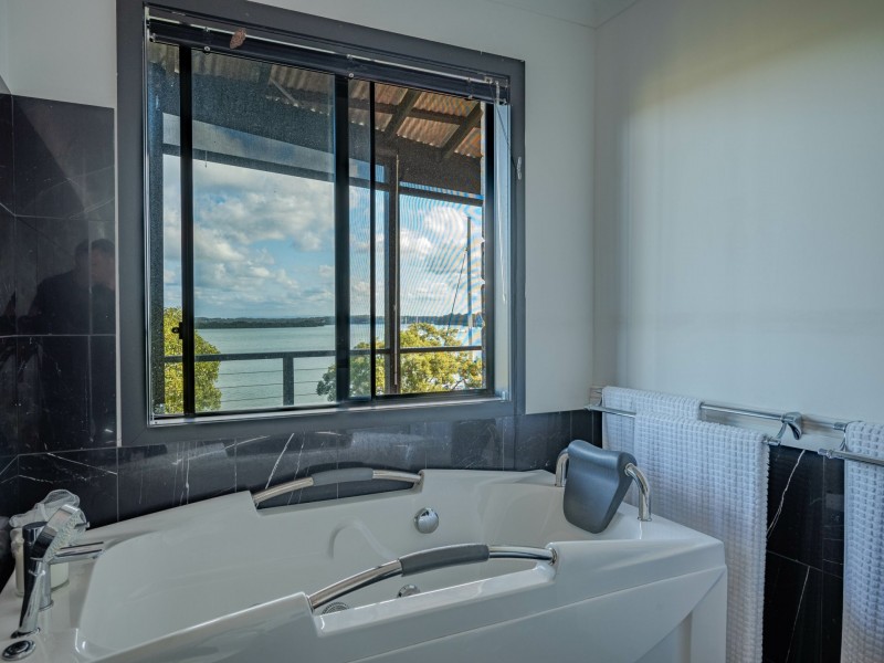 136 Canaipa Point Dve, Russell Island QLD 4184