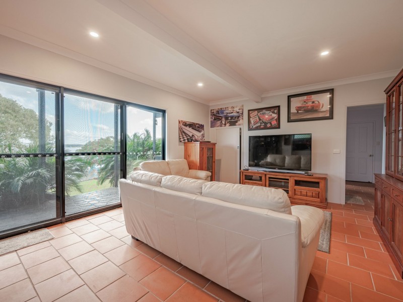 136 Canaipa Point Dve, Russell Island QLD 4184