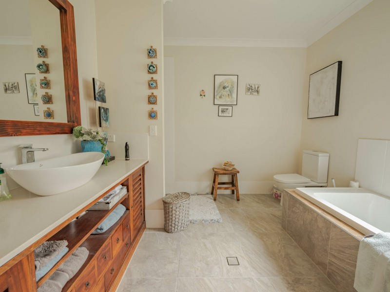 49 Kings Road, Russell Island QLD 4184