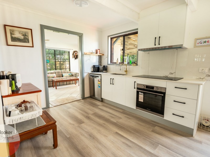 18 Emerson St, Russell Island QLD 4184