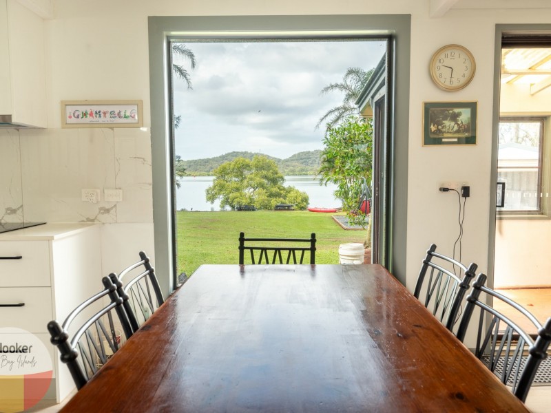 18 Emerson St, Russell Island QLD 4184