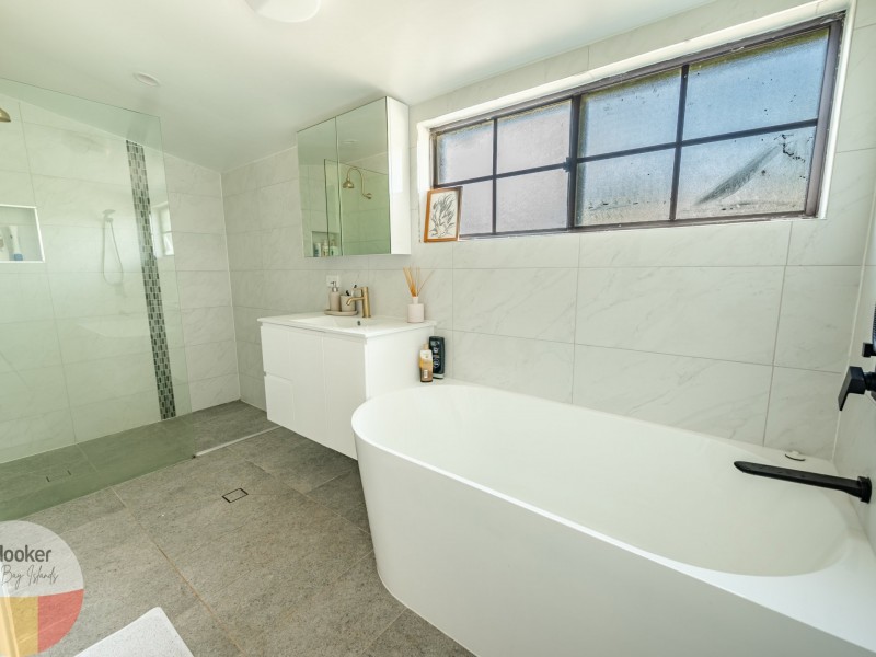 18 Emerson St, Russell Island QLD 4184