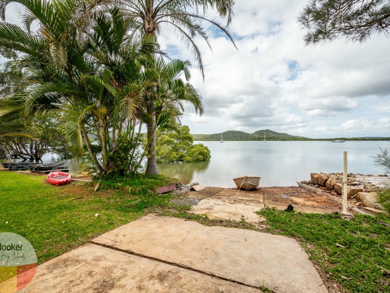 18 Emerson St, Russell Island QLD 4184