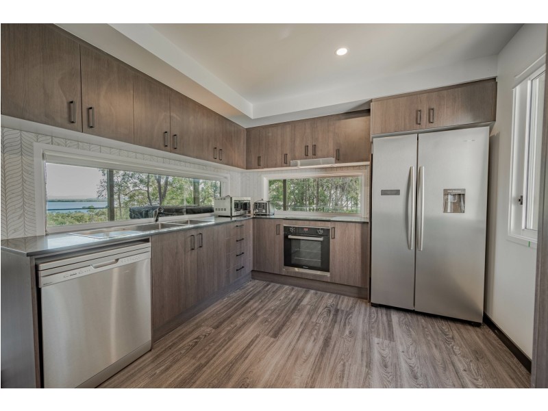 54 Deenya Pde, Russell Island QLD 4184