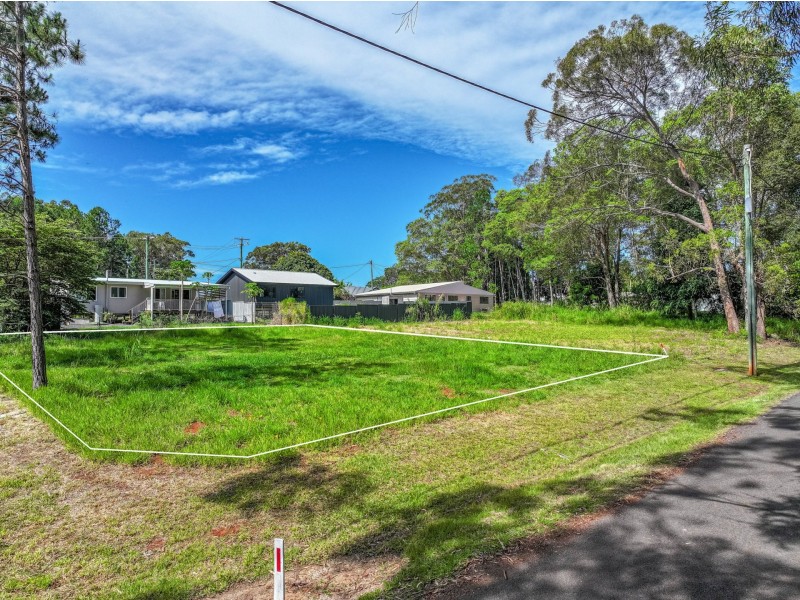 37 Taylor St, Russell Island QLD 4184