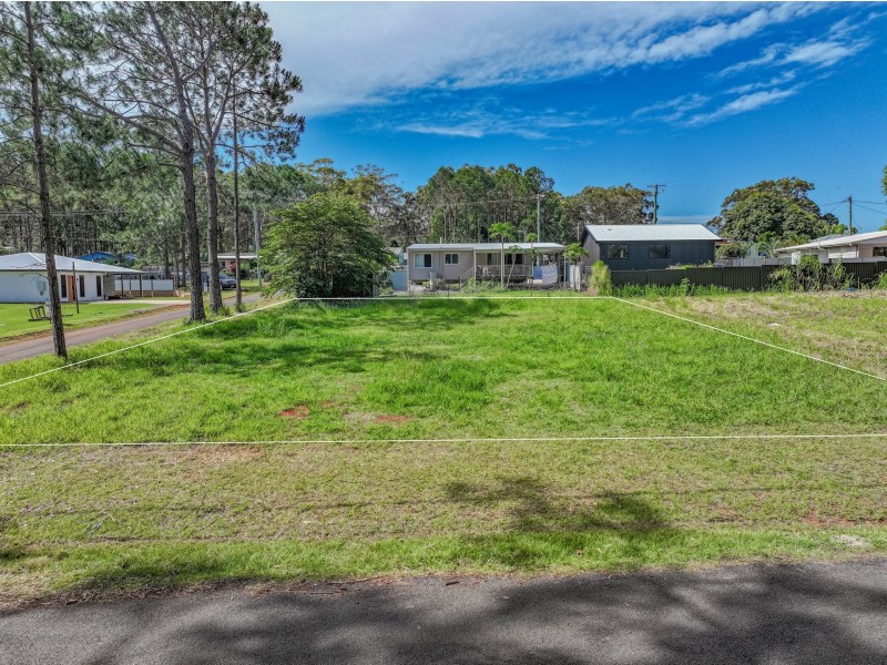 37 Taylor St, Russell Island QLD 4184